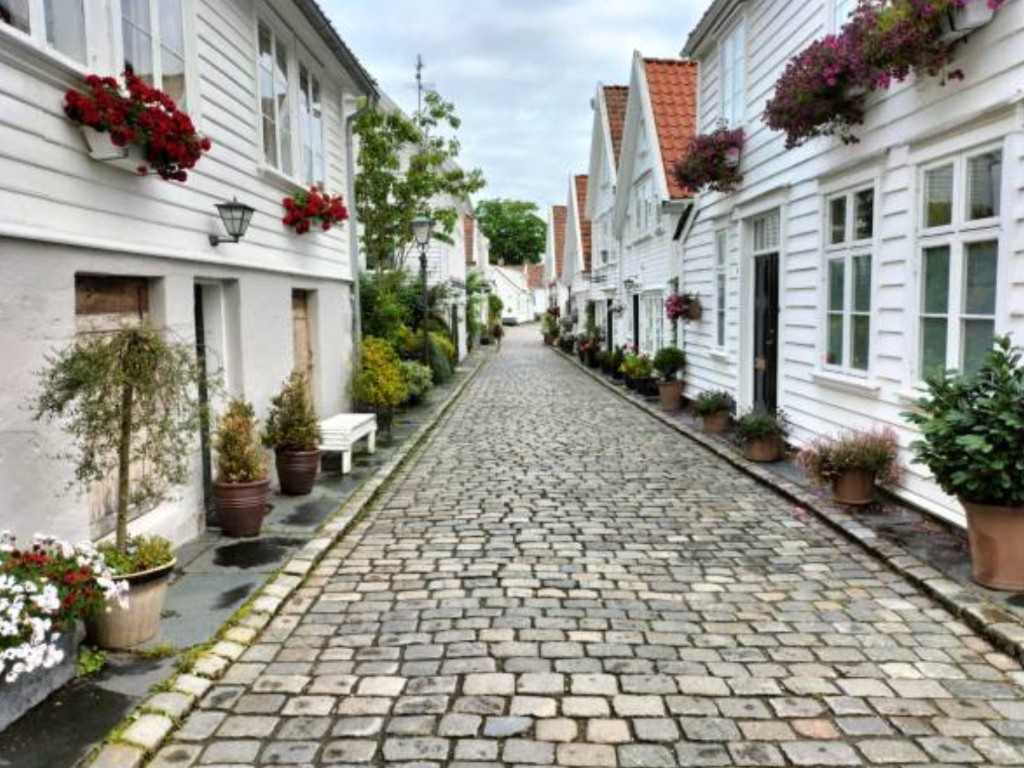 Cobblestone street in Gamle Stavanger on the Stavanger walking tour route for cruise passengers